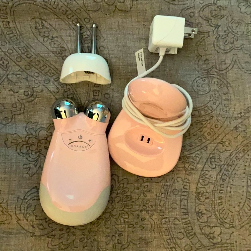NuFace Trinity in Pink w/ accessory